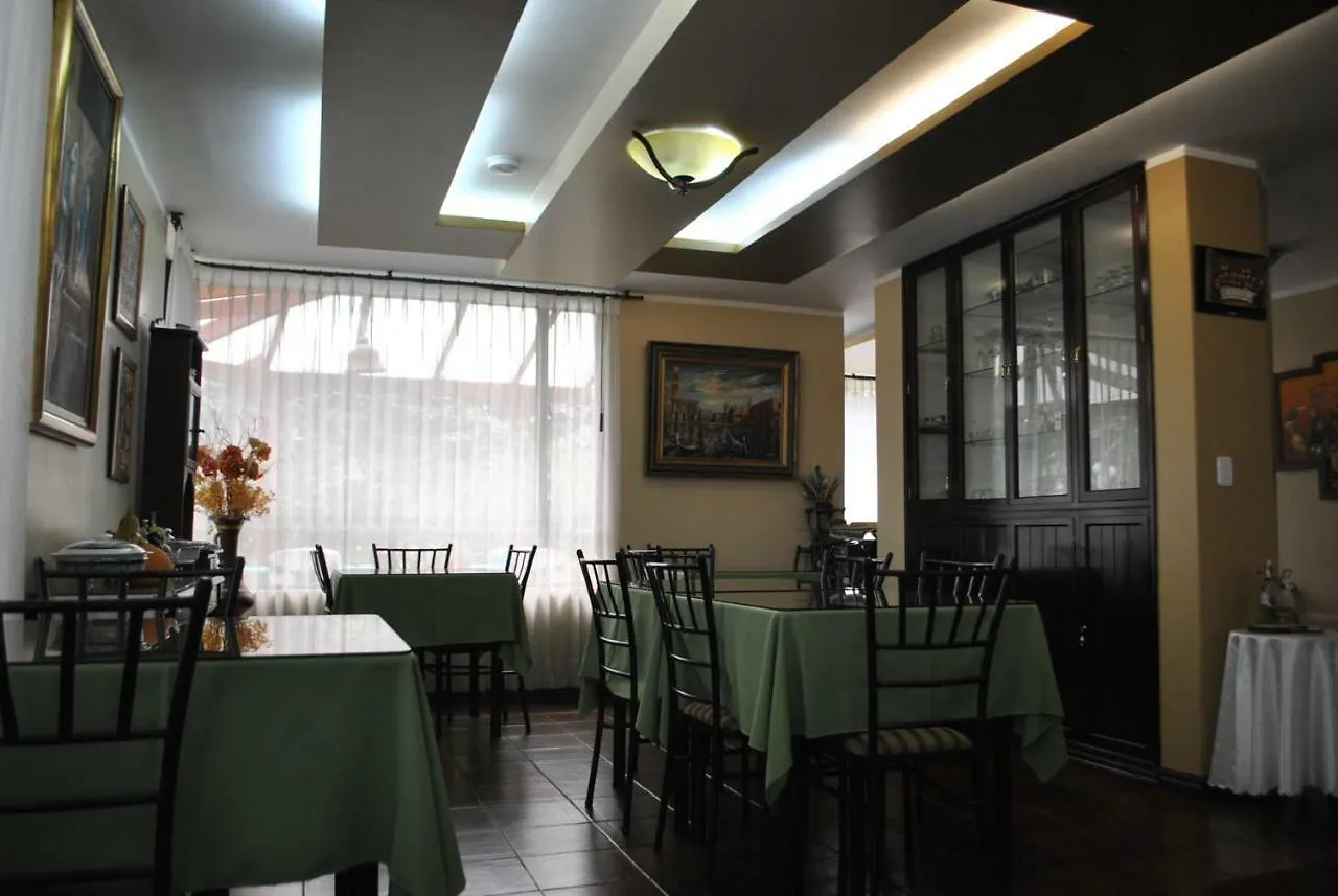 Mak Inn House Latacunga 3*,